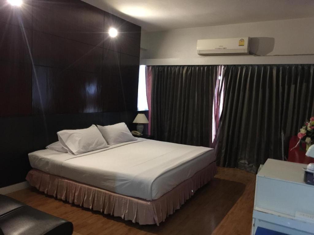 Pailyn Phitsanulok Hotel Exterior foto