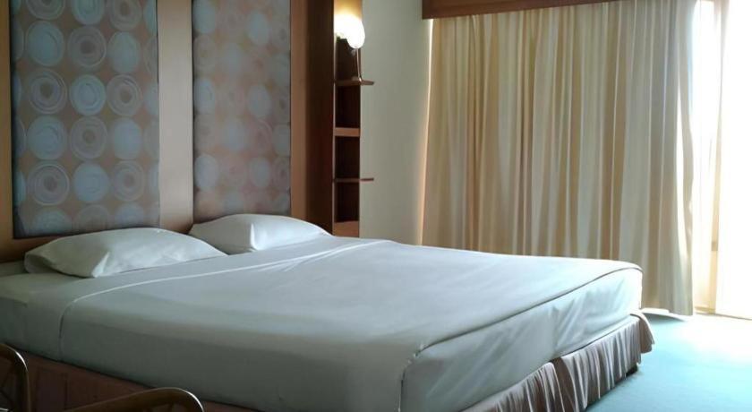 Pailyn Phitsanulok Hotel Exterior foto